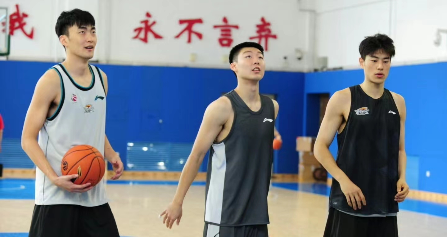 拉尔斯主教练透露新战术，备战下轮比赛的简单介绍