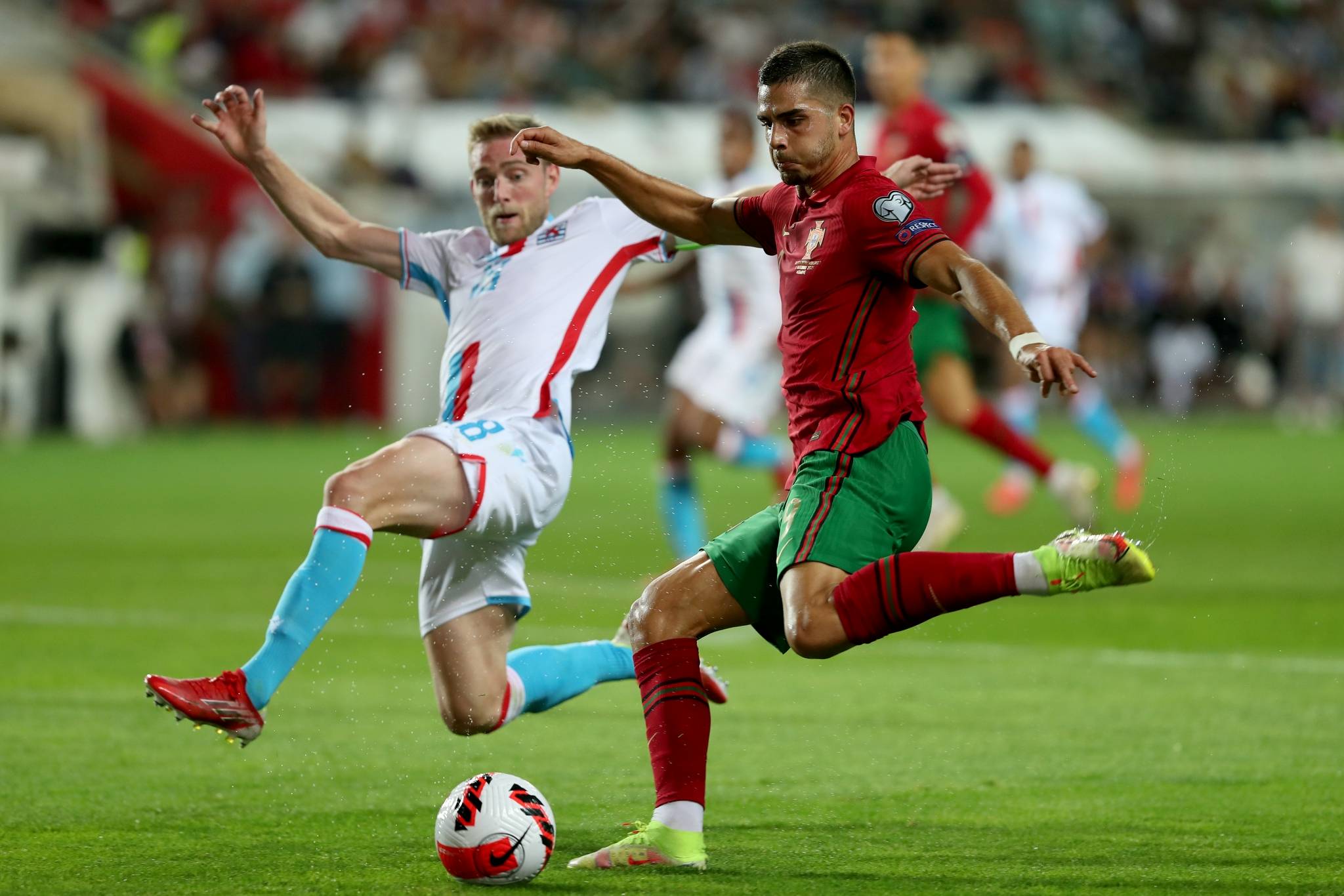 DB游戏-匈牙利胜斯洛文尼亚，欧预赛出线形势乐观的简单介绍