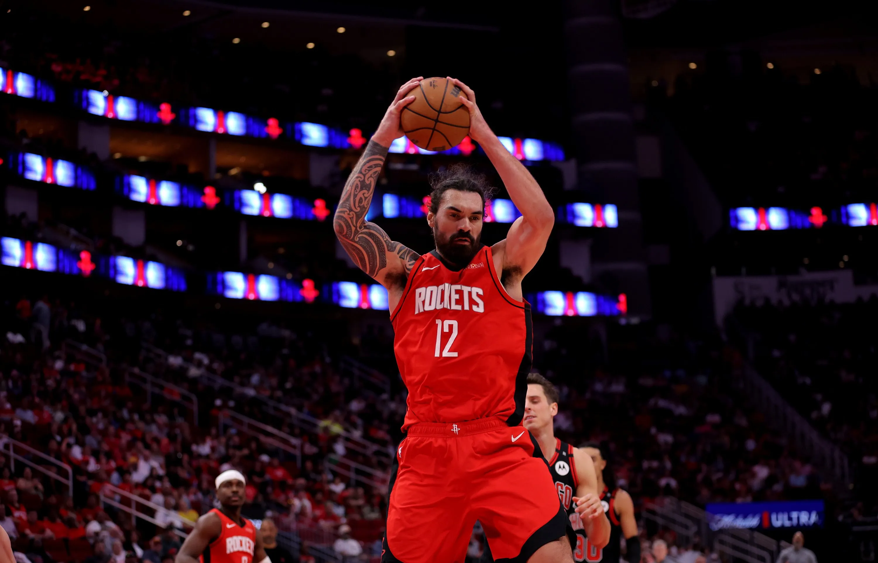 火箭再度大胜，保持领先优势