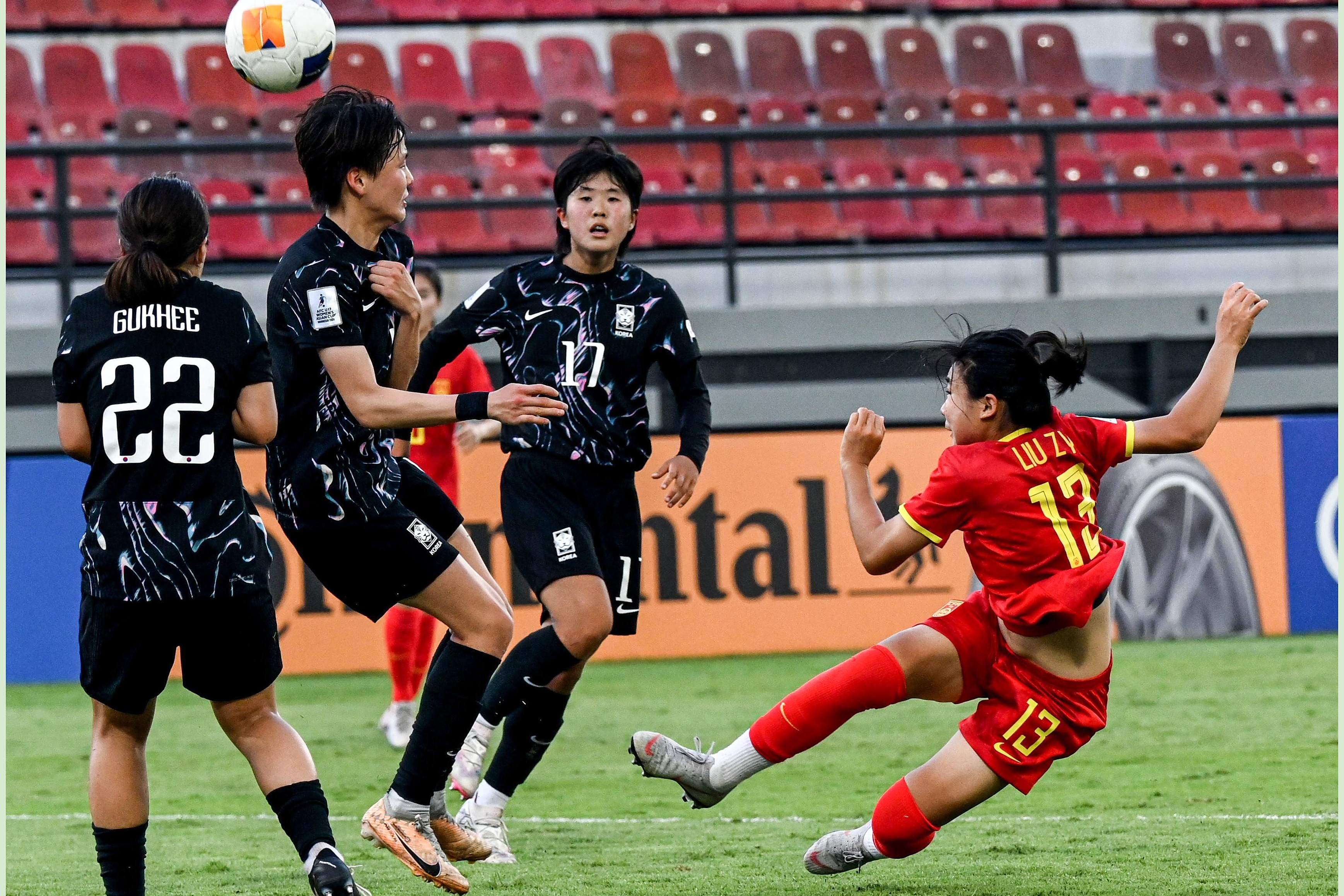 泰国女足队遇到技术困难，需要加强训练