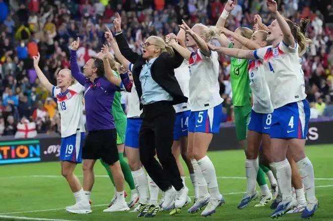 西班牙女足队展现出攻守兼备的实力