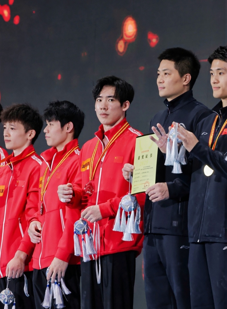 DB彩票平台-体操选手团队合作默契，共同创造成绩的简单介绍