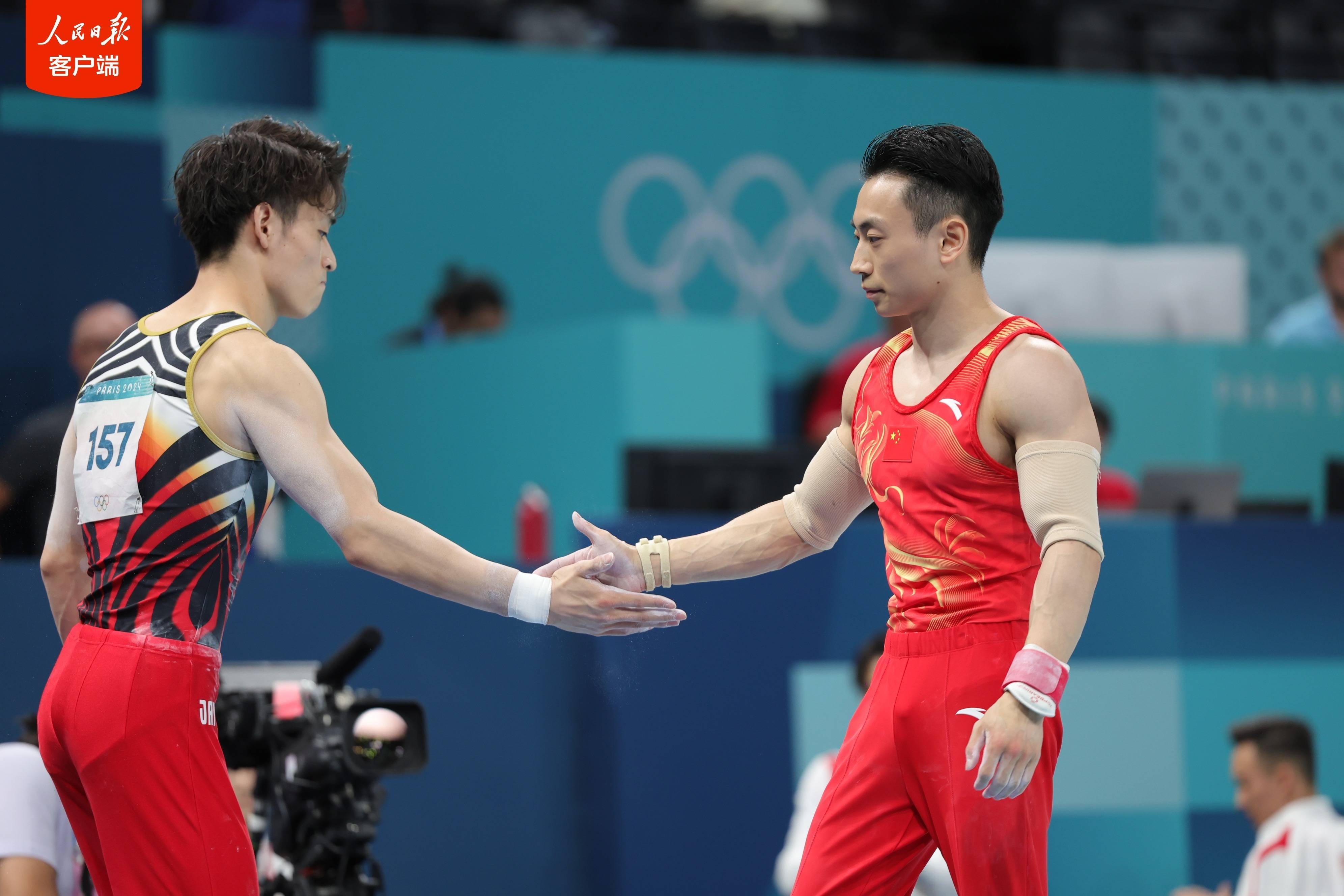 体操选手团队合作默契，共同创造成绩的简单介绍