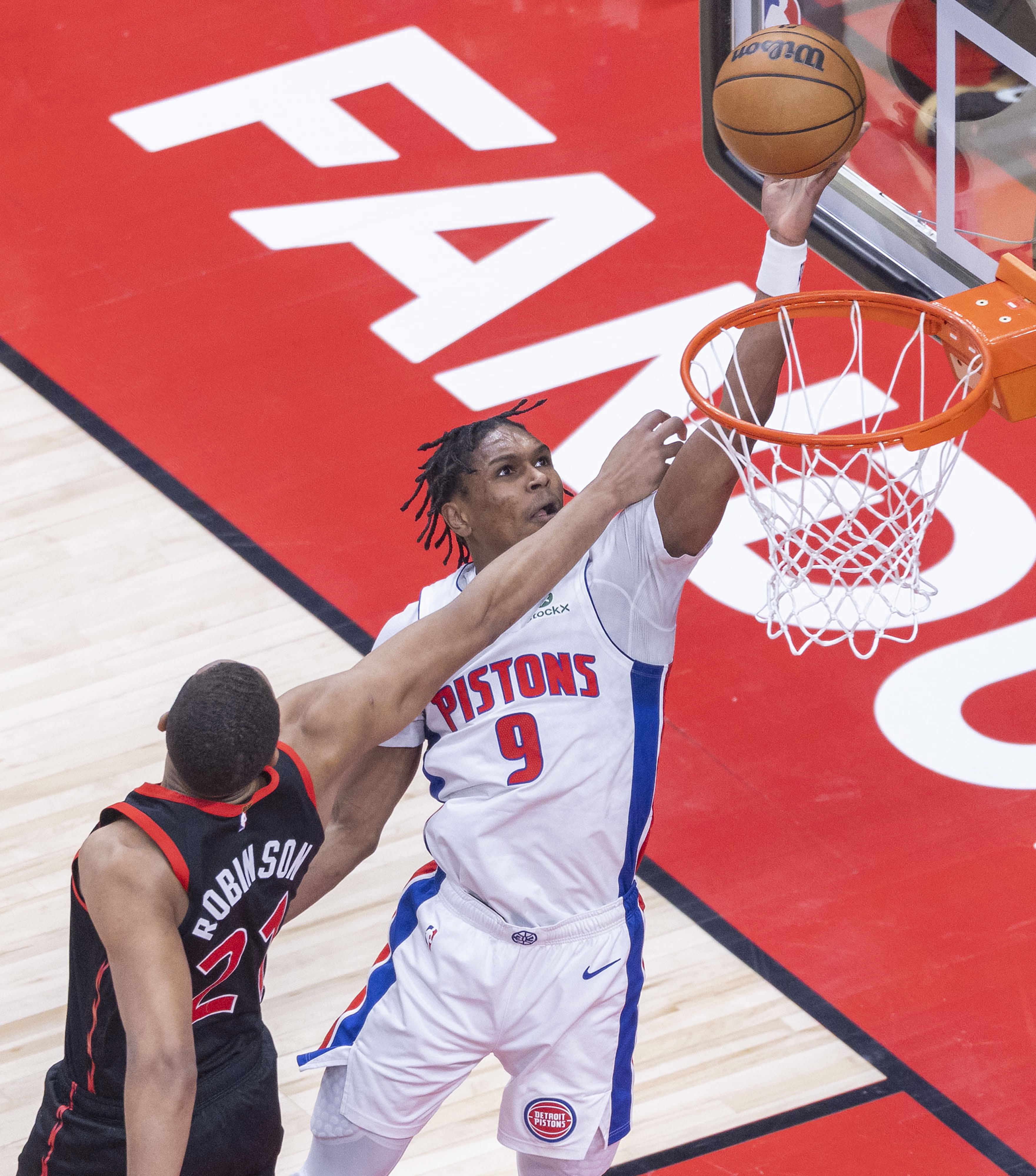 -猛龙逆转活塞，范弗里特独得22分