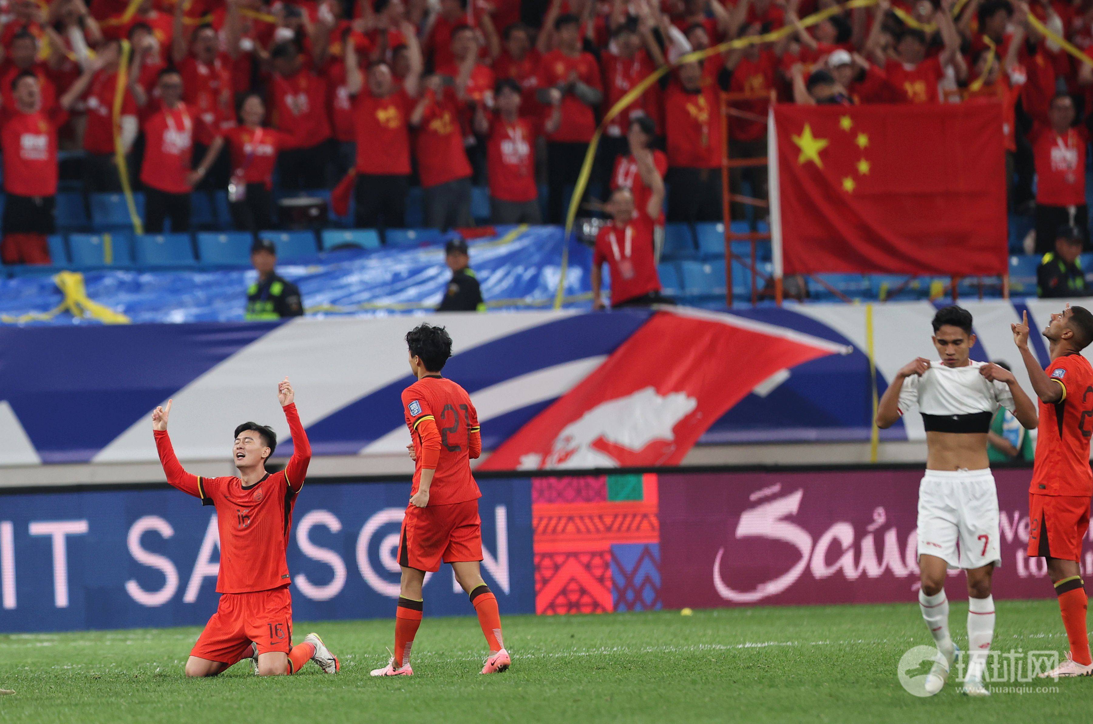 包含中国足球队在世预赛中击败对手，晋级明年卡塔尔世界杯的词条