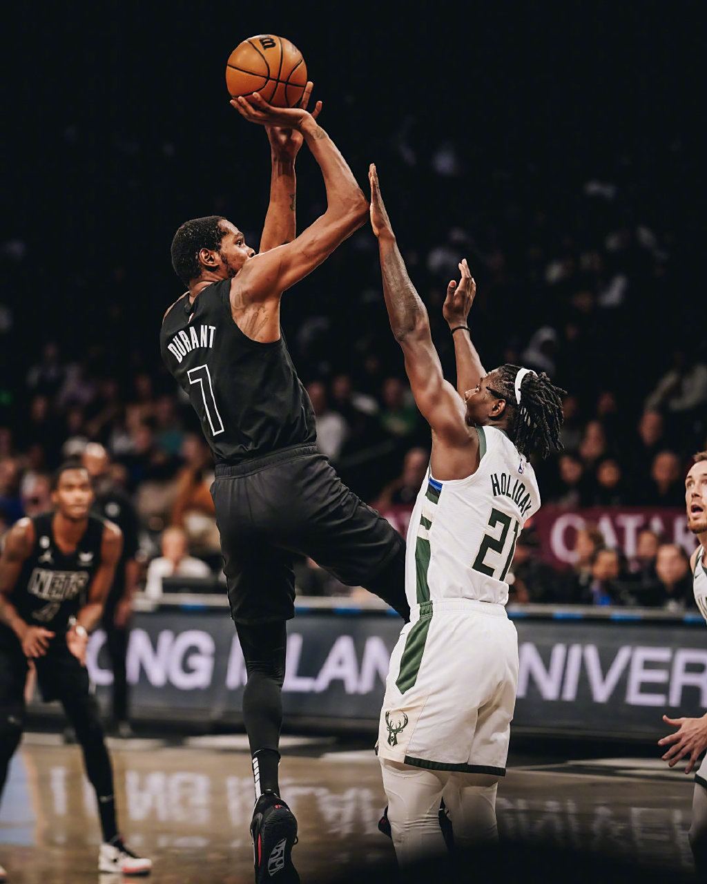 DB游戏-猛龙险胜篮网，取得八连胜