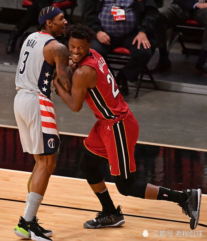 尼克斯轻取奇才，罗宾逊绝杀三分得分