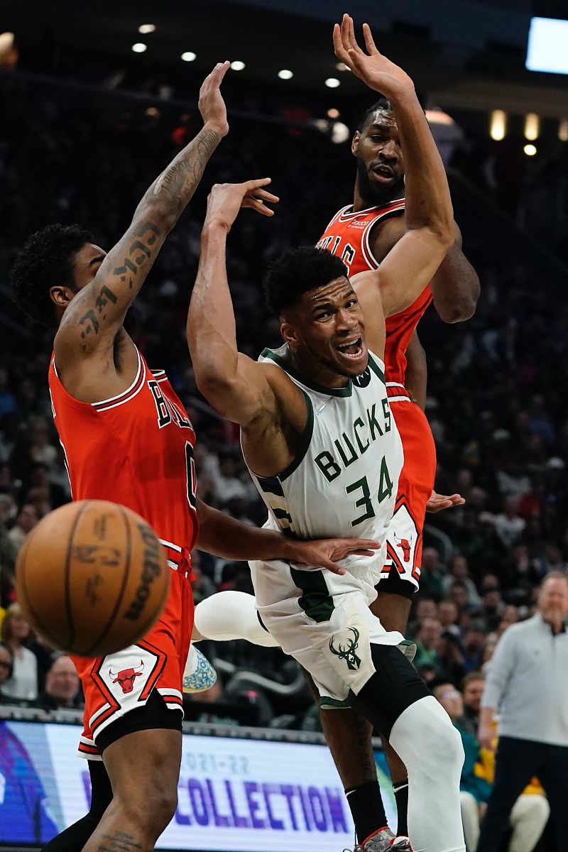 雄鹿完胜热火，德罗赞惊艳四座的简单介绍